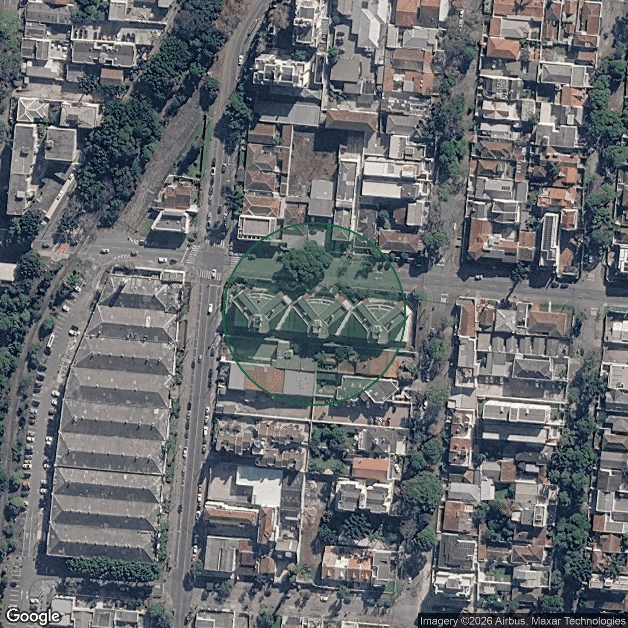 Terreno em Curitiba — 456 m² — foto 1 de 3